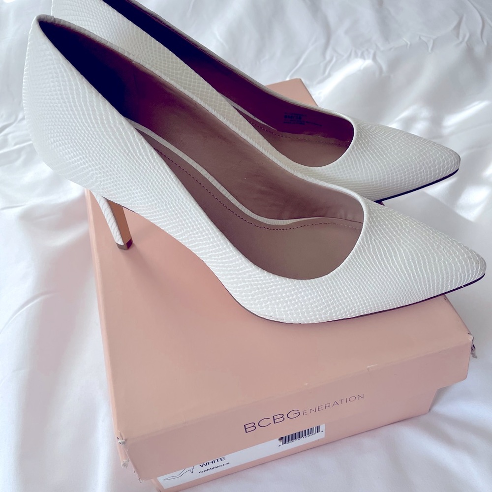 Size 8 BCBG shoes